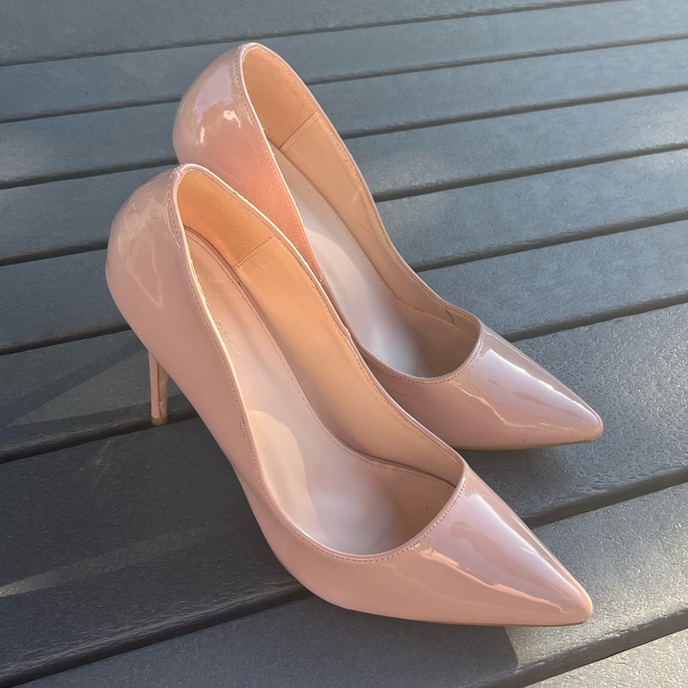 Elegant Collection; Shining Pink Exterior; Minimal Wear; Size 10; 4in Heel